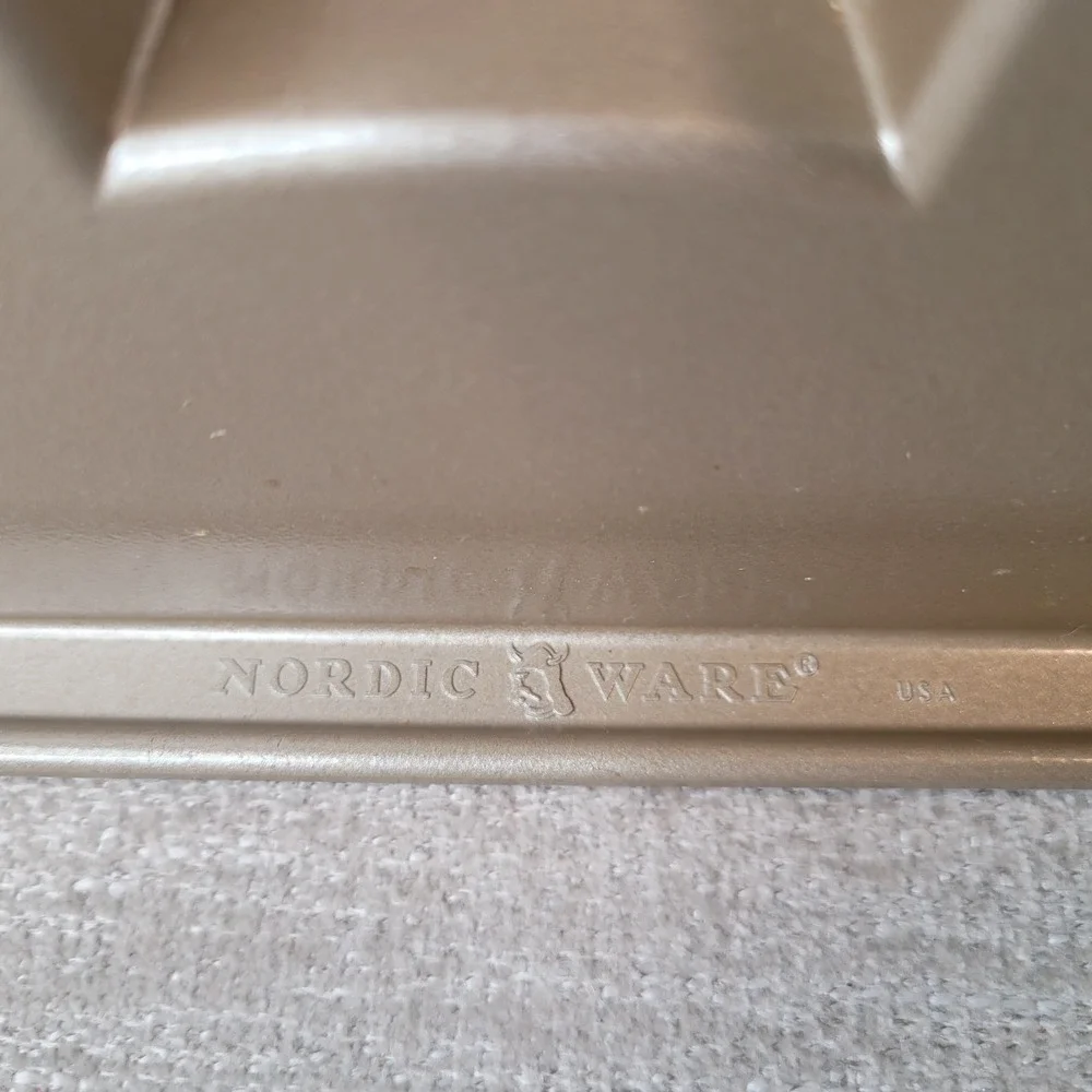 Williams Sonoma Nordic Ware Beehive Cake Pan 10 Cup Cast Aluminum USA Honey Bee